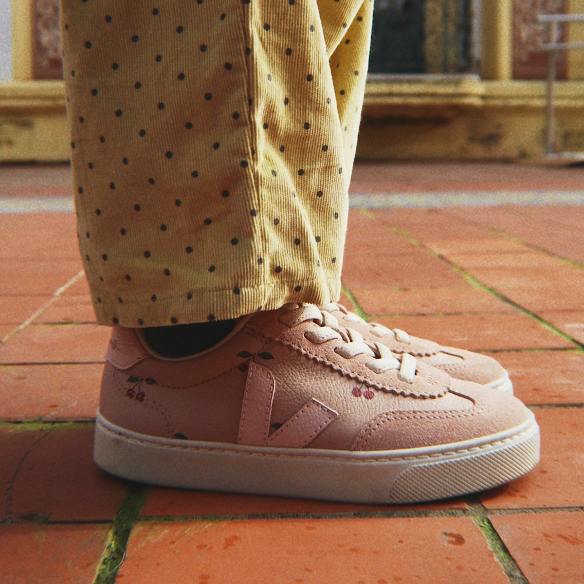 VOLLEY ELASTIC LACES LEATHER VEJA X KONGES SLJD CHERRY - Image 4