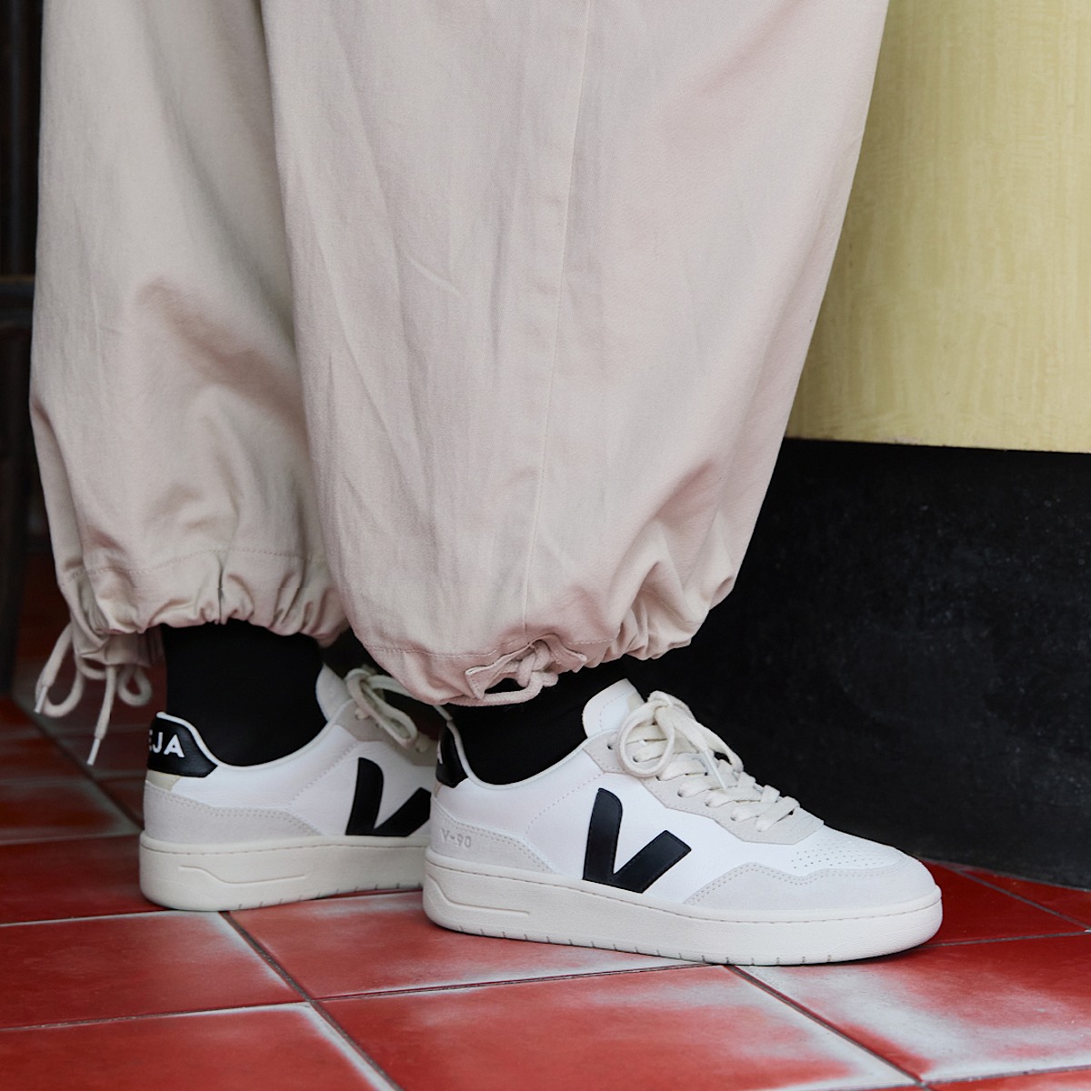 V-90 LEATHER WHITE BLACK - Image 4
